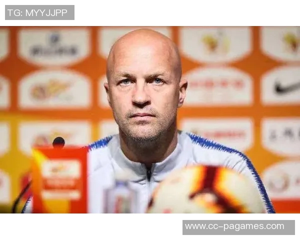 小克鲁伊夫正式担任阿贾克斯俱乐部技术总监开启新篇章