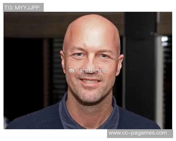 小克鲁伊夫正式担任阿贾克斯俱乐部技术总监开启新篇章